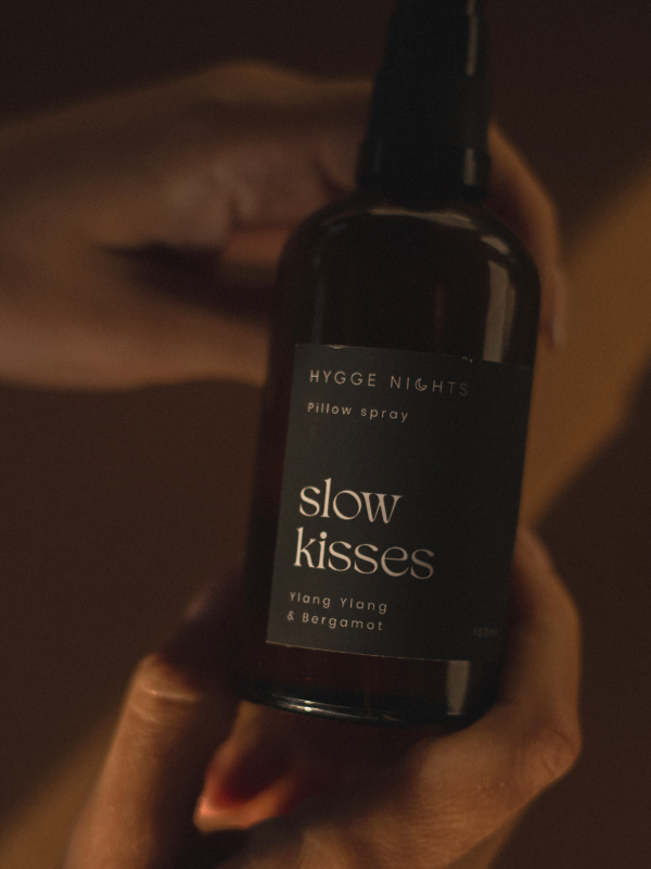 Slow kisses — mgiełka do poduszki