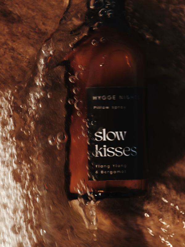 Slow kisses — mgiełka do poduszki